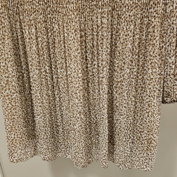 Daydreamer Mini V-neck Pleated dress - Picture 3 of 6